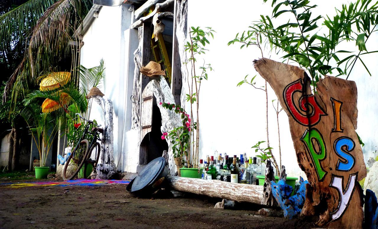 Gipsy Backpackers Hostel Quần đảo Gili Ngoại thất bức ảnh